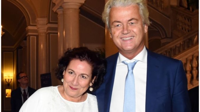 Je staat versteld van deze sterren die al heel wat jaartjes van elkaar houden