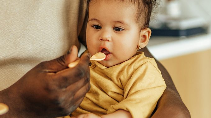 Man Asks If He’s A Bad Father For Seasoning His Baby’s Dinner After Wife Calls Him Out