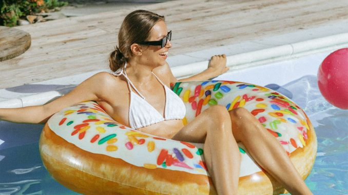 Woman Keeps Using Pool Without Asking, Comes Up With A List Of Rules For Owner To Follow
