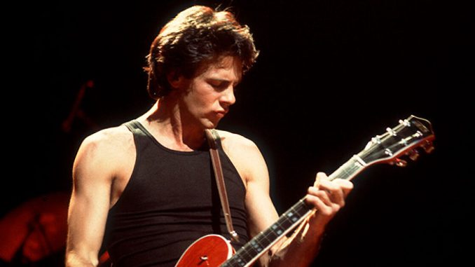 Famous ’80s Rockstar, 75, Stuns The Internet With ‘Smoking Hot’ Shirtless Performance