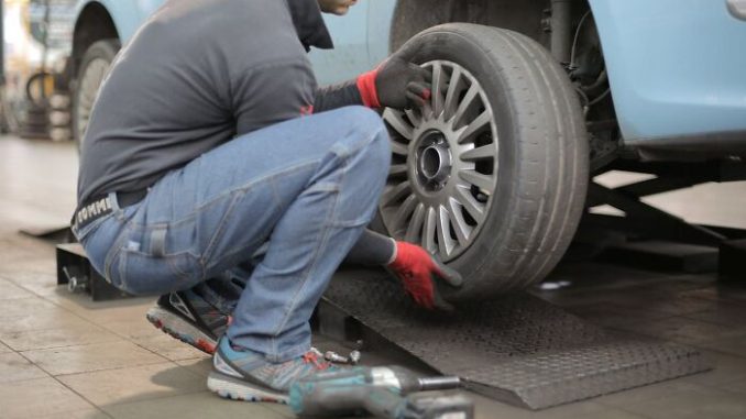 24 “Rich People” Things People Still Do Despite Not Being Wealthy At All