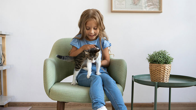 “Faked A Miscarriage In My All-White Bathroom”: 36 Things That Got Guests Banned For Good